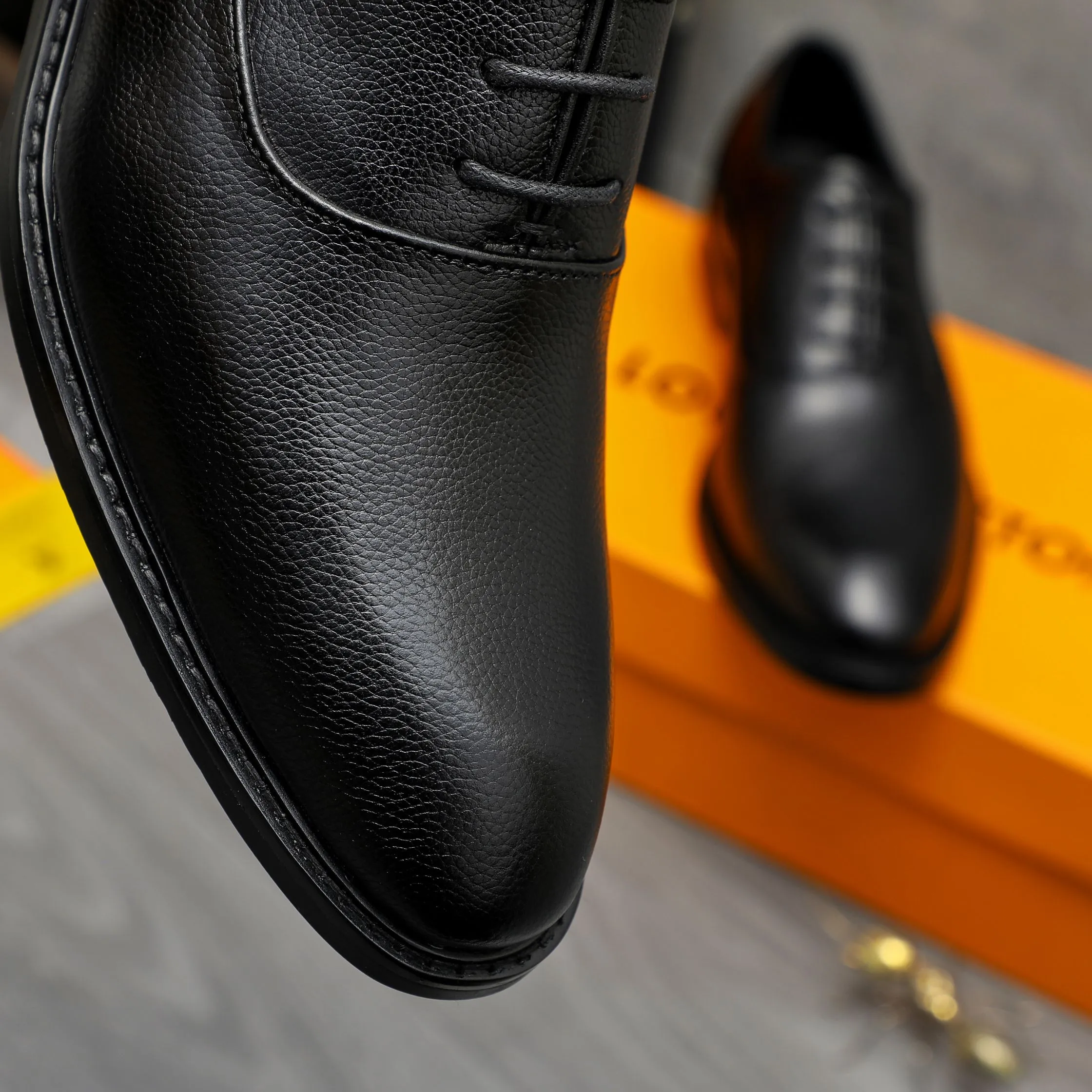 Men's shoes 💰p460 Product trademark: LV (Louis Vuitton) business lace-up formal leather shoes Regular size: 39-44 (38.45 custom-made, non-returnable) Product materials: Selected high-quality pebbled cowhide upper, cowhide lining, original rubber outsole